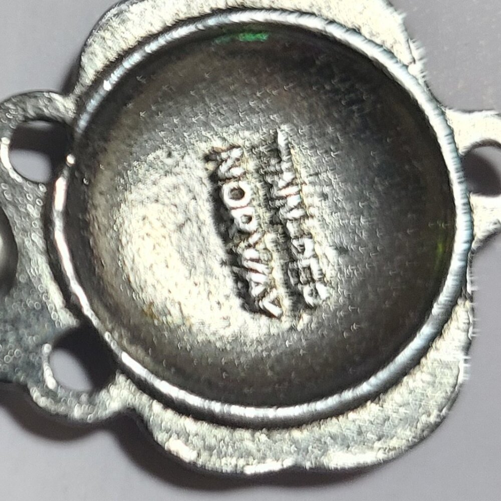 Cape Clasp in Pewter For A Stunning Halloween Outfit by Tinn Per - Picture 4 of 6